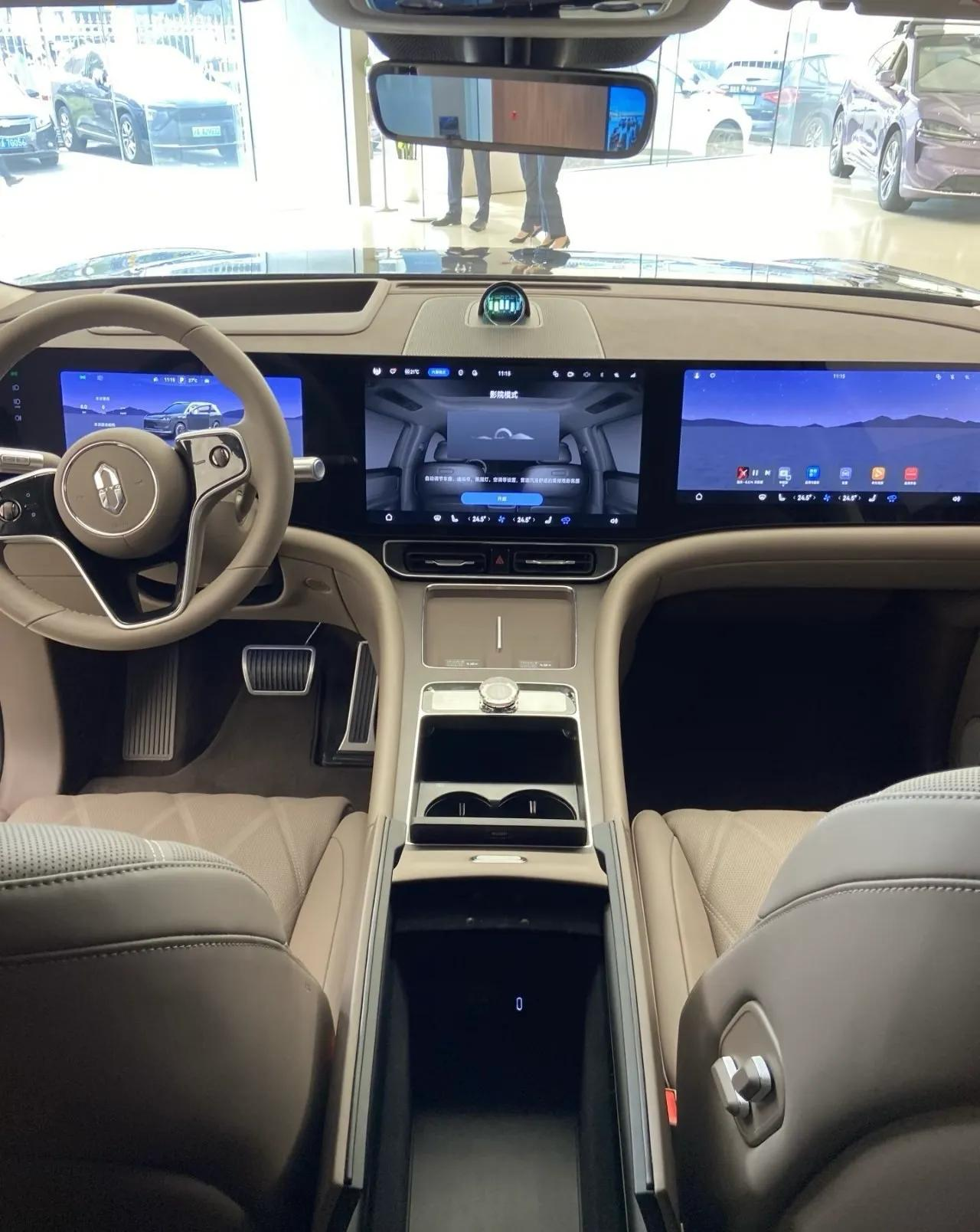 2025款问界M9于3月上市，售价46.98万-58.98万，提供增程、纯电两种