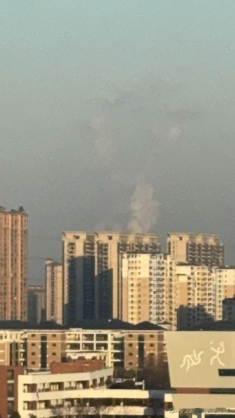 今天是金碧物业走后的第83天。恒大冒烟了吗？现在又没有物业，这可如何是好？一