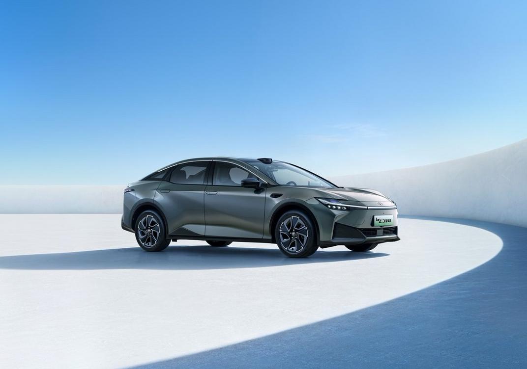 最近刷到不少二手车贩子直播卖0公里二手车，价格确实香得让人动心，我都有点想入手