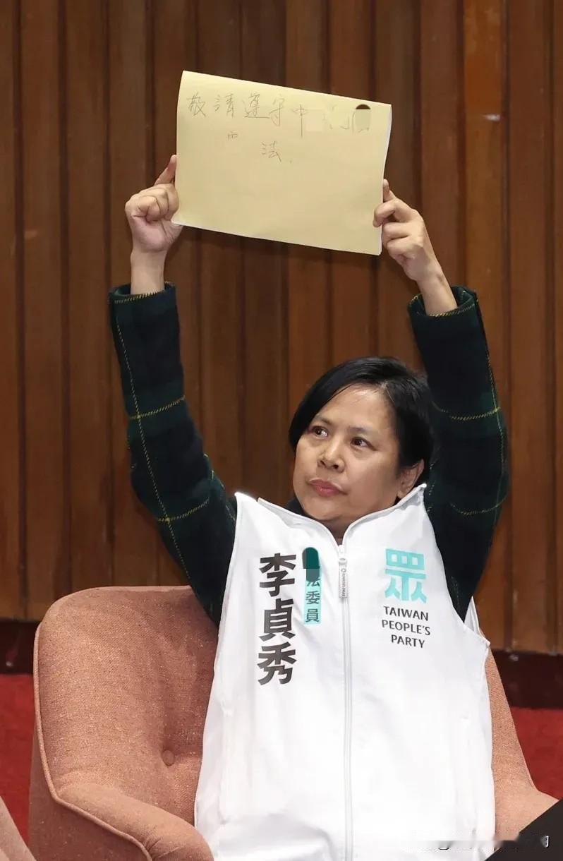 突然感觉，大家对她的声援都是多余的！有些人真的就是活该！国台办刚官宣依法查