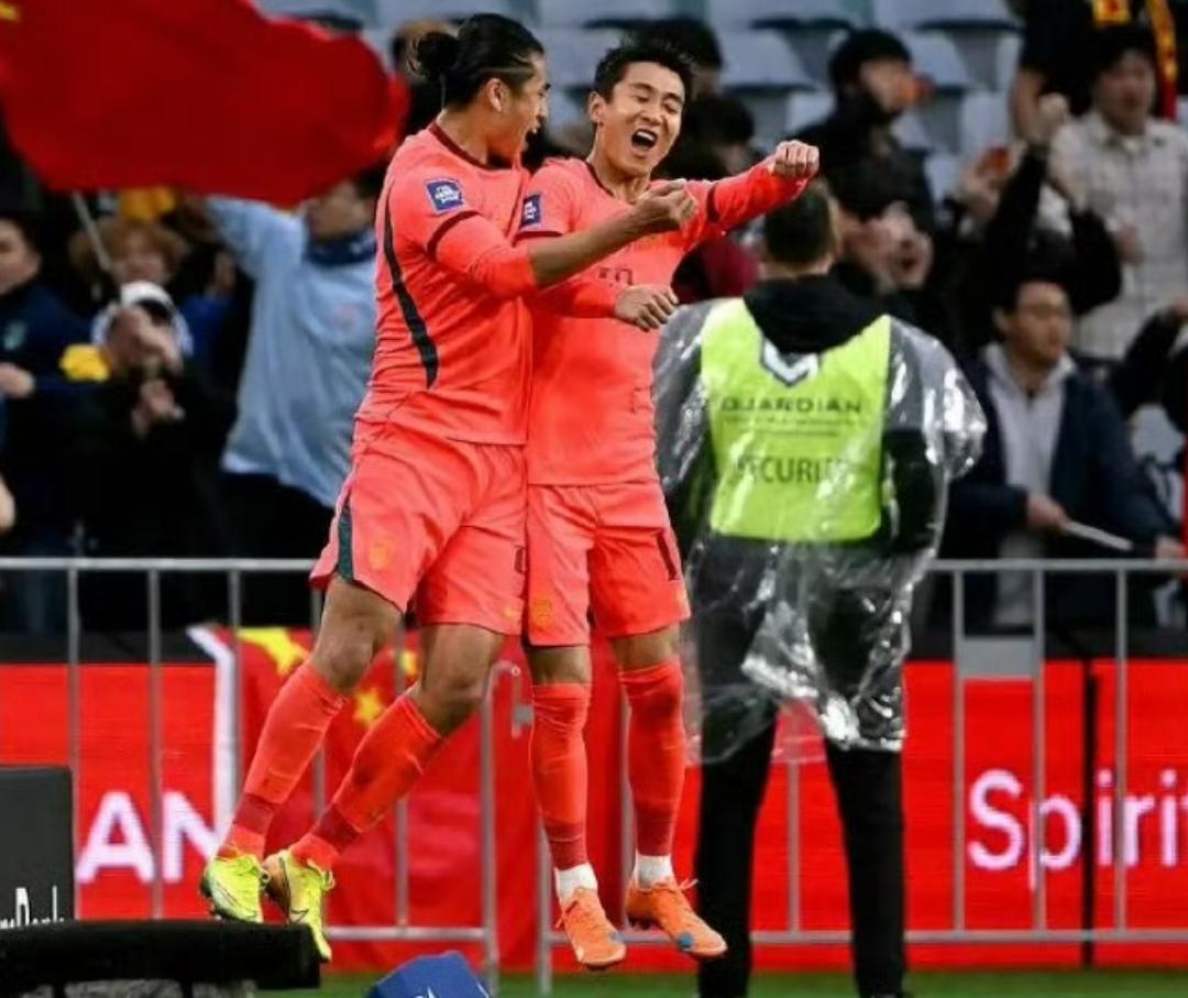 国足世界排名再下滑，被泰国队反超，球迷：没关系，可以理解接受。这一期世界排名更