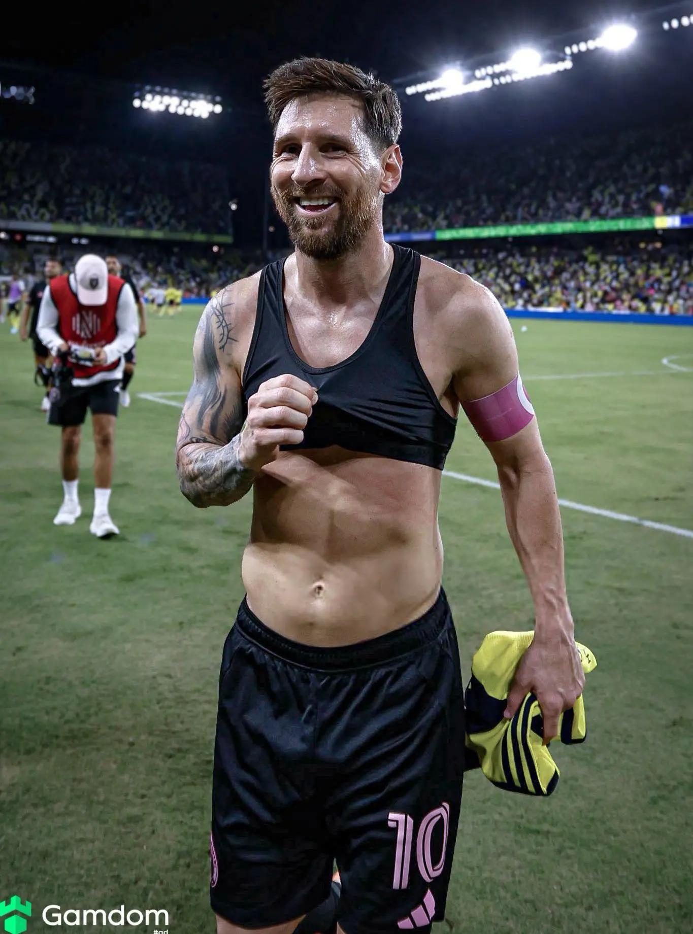 在足球历史上，共有471名球员曾赢得世界杯。其中，仅80名球员同时获得过世界杯和