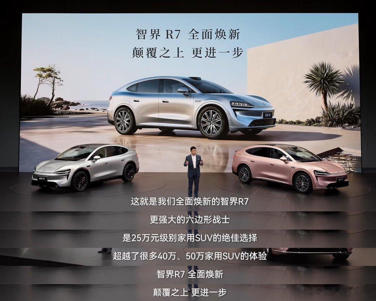 鸿蒙智行门店被小孩子占领了零重力座椅坐上去就像陷进柔软沙发，沉浸式的舒适感，一定