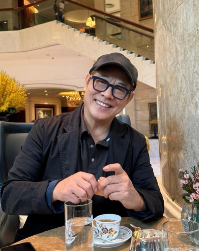 一觉醒来，不少丈母娘整沉默了！亿万身家的李连杰，给大女儿陪嫁居然是辆30