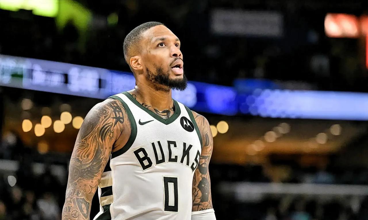凯尔特人糊涂啊，居然想要利拉德！据一位NBA消息人士透露，利拉德会考虑与凯尔特