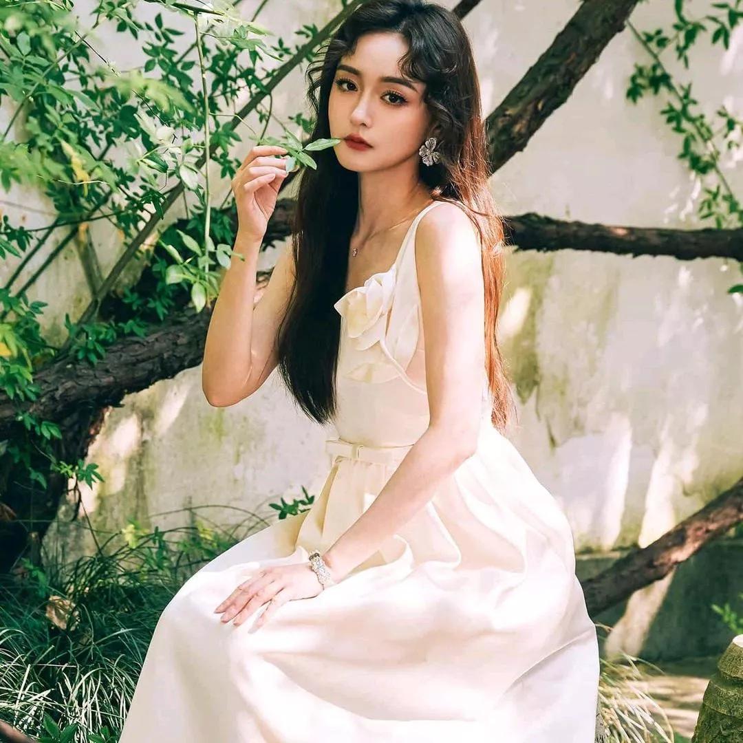 白裙仙女清新自然绿意盎然优雅迷人温柔白裙少女