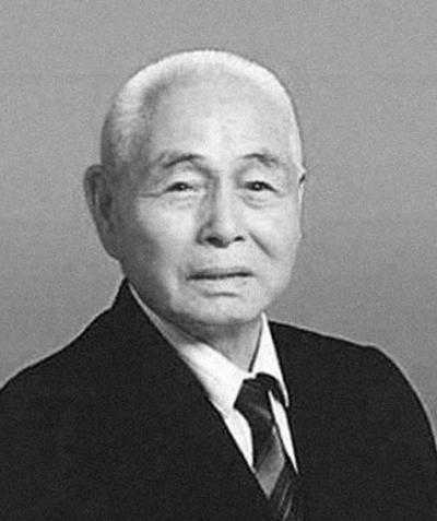 1965年，卫生部长钱信忠正在汇报工作，毛主席突然面色铁青地打断他：“听听你汇报