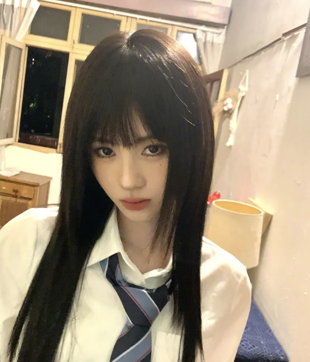 鞠婧祎学院风制服造型黑发齐刘海超甜酷