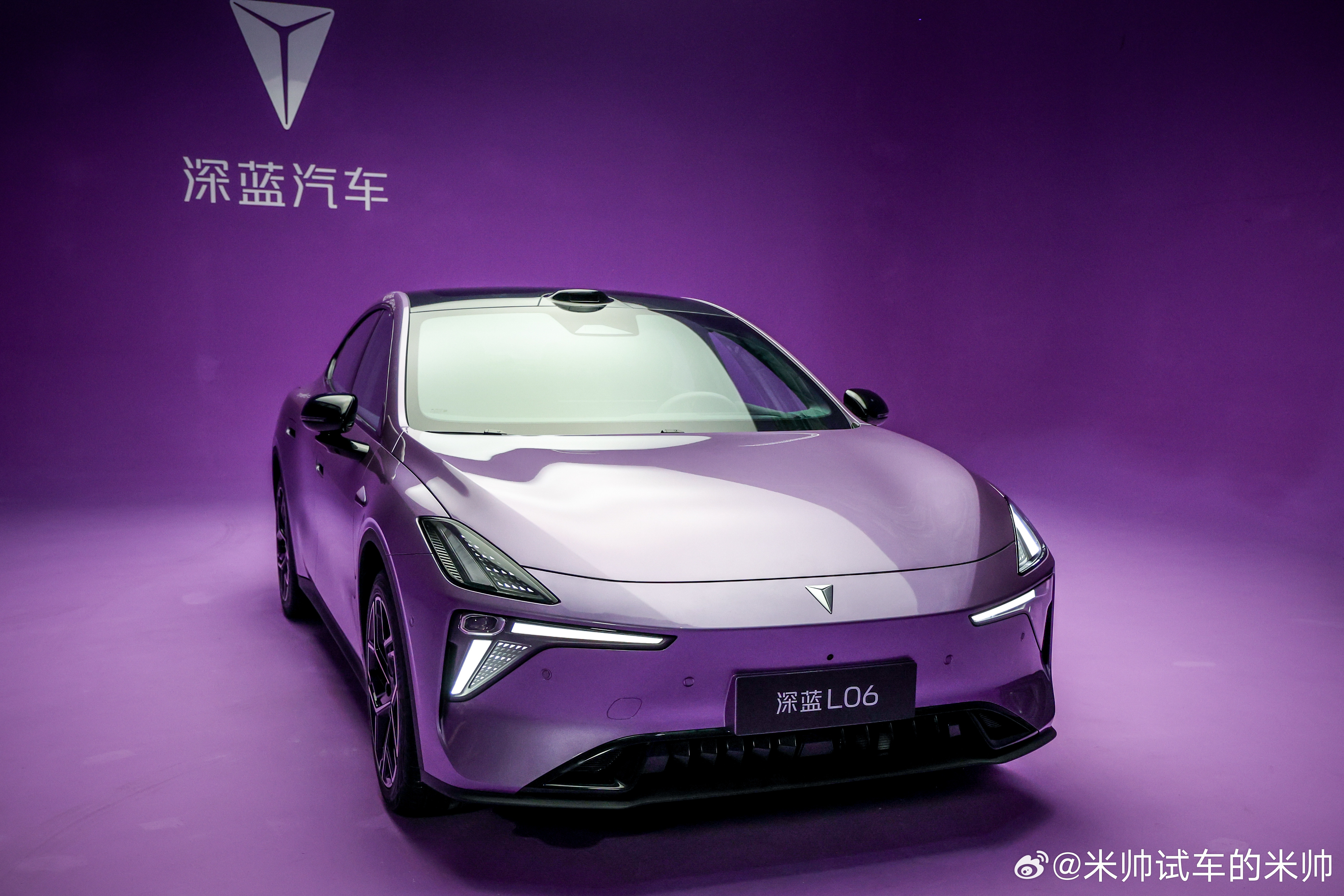实拍深蓝L06，这个外观你们觉得好看吗？简单给大家说说亮点吧，深蓝L06前脸采用