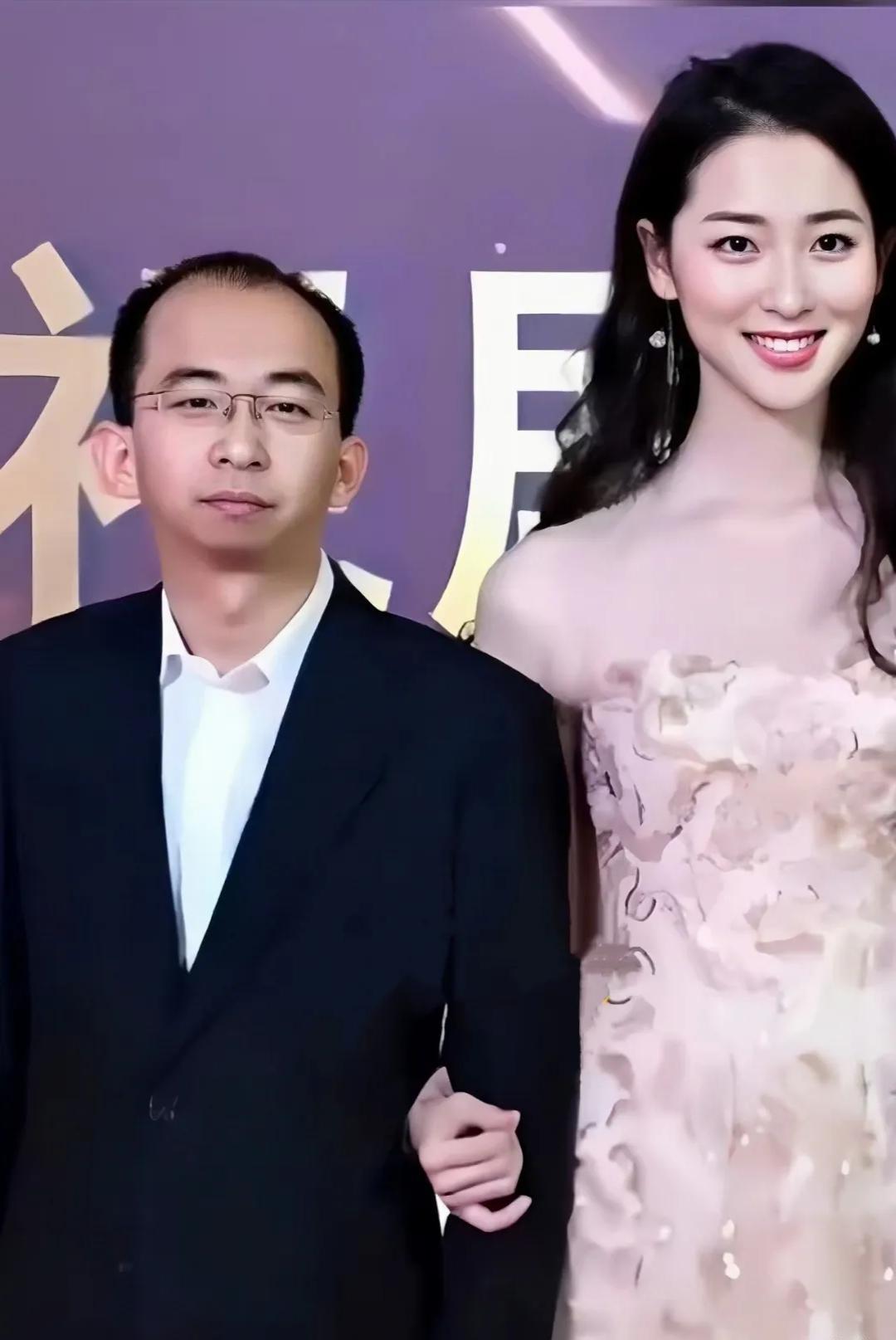 巨兴茂用10亿身家，娶到了大美女孟久淇，明明是人生赢家，却因和妻子的颜值差距，被