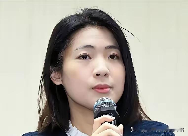 郑丽文和徐巧芯都是中国国民党的核心人物，不过她们的行事风格可是大相径庭——