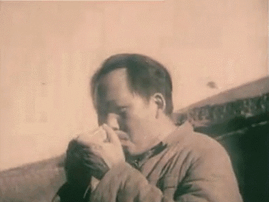 毛泽东逝世50周年他说，记者的头脑要冷静，要独立思考，不要人云亦云。这种思想方法