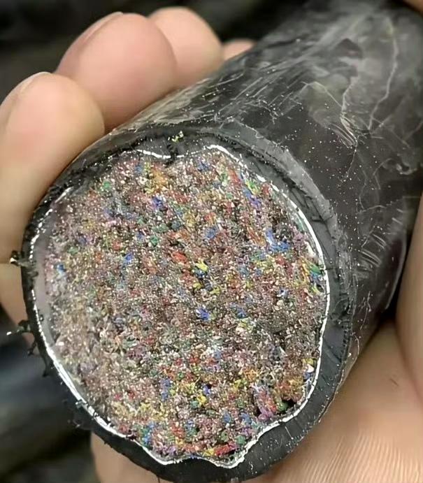 怪不得挖断光缆基本上就废了，你们看看这怎么接？​​​