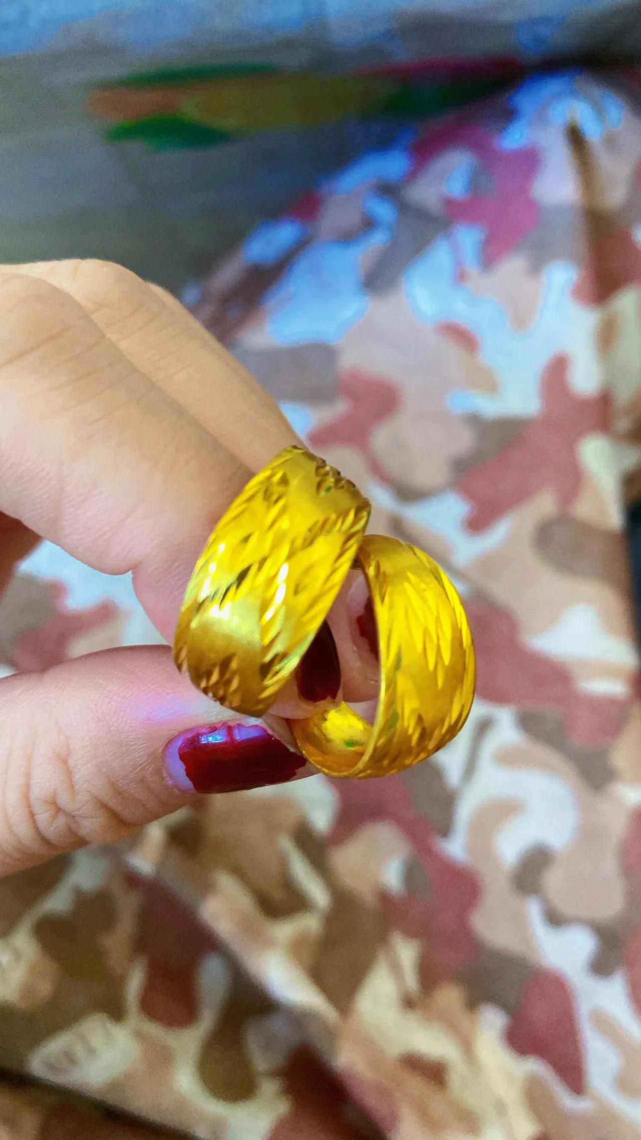 我就不明白了小时候花我父母的钱从来不觉得自己是父母的负担父母年纪大了，花子