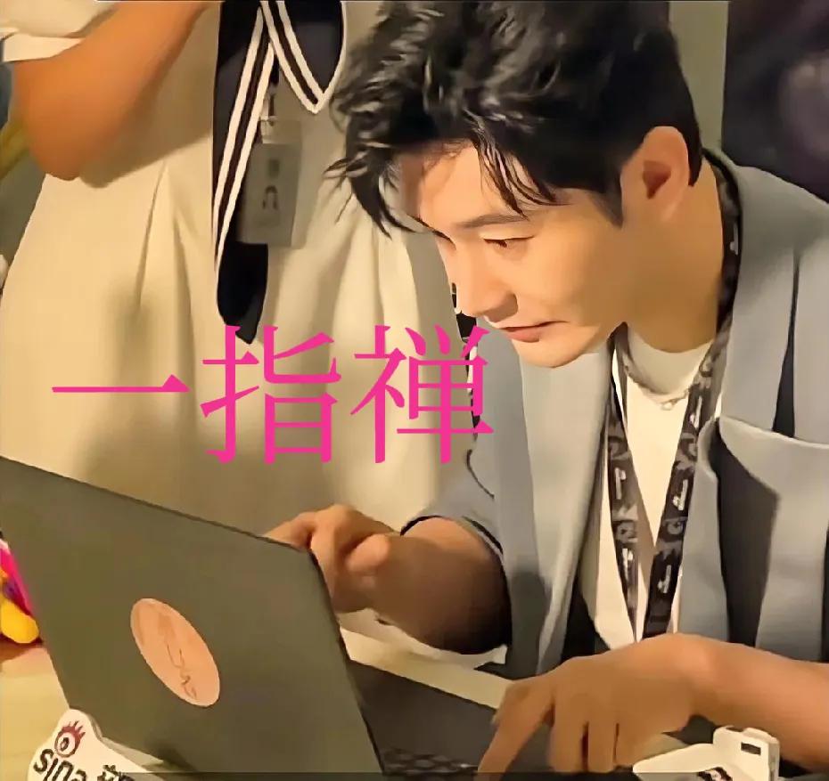 黄晓明，冲上热搜！5月12日，黄晓明因进入上戏博士复试名单，使用“一指禅”打