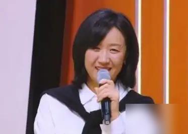 谁能想到，孙千妈妈当年在校门口围截的霹雳舞男神，竟然是孙红雷。孙红雷在节目