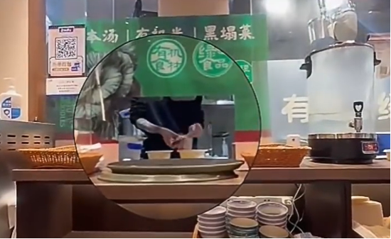 后厨全是塑料袋! 从西贝到和府捞面: 高价餐饮为何总陷“预制”漩涡?