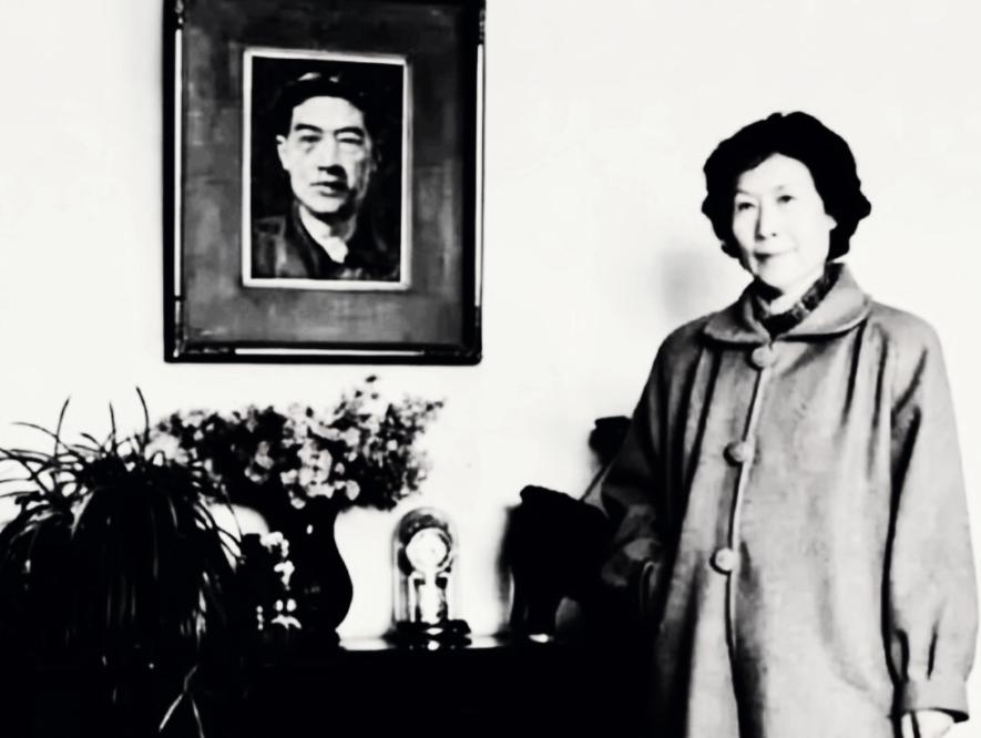 1953年9月26日徐悲鸿病逝后，廖静文于1958年与解放军军官黄