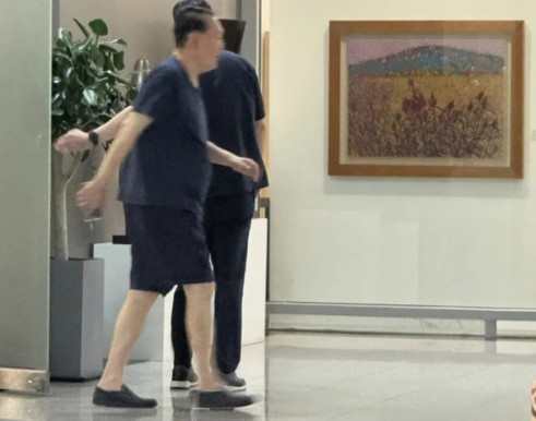 韩国前总统尹锡悦拒应警方传唤，休闲现身住宅区引舆论哗然韩国前总统尹锡悦因