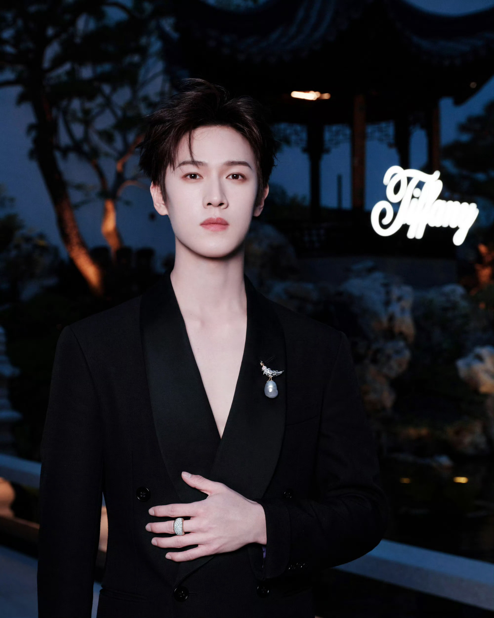 Tiffany官微认领自家明星李昀锐王星越宋雨琦钟楚曦张若昀章子怡