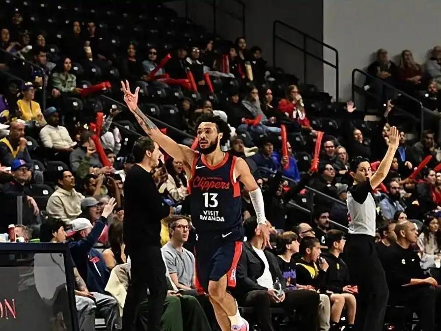 CBA最新消息：据直播吧报道，北控男篮已经签下了在NBA发展联盟效力的杰伦·豪斯