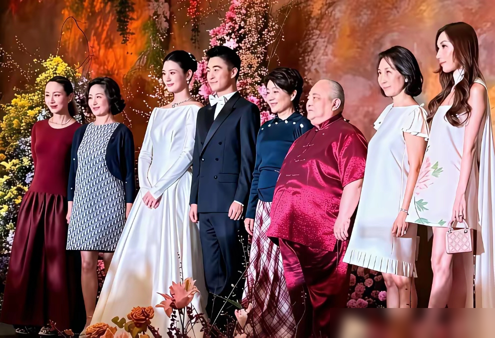 连剖五胎，一个都不坐月子，赌王四太这身子骨比铁还硬。奚梦瑶在节目里轻描淡写一句，直接把豪门最隐秘的产