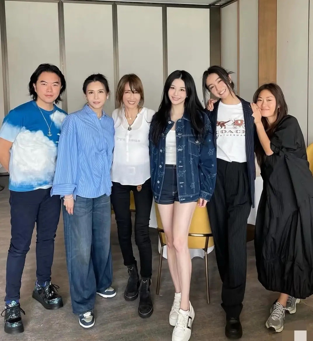 邱淑贞和工藤静香带女儿聚会，太突破次元壁了，她们居然认识！木村拓哉、工藤静香、邱