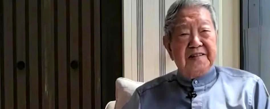 蔡澜说：“因为当时倪匡喜欢上一个妈妈桑，一定要叫黄霑和我去捧场，这个妈妈桑带来的