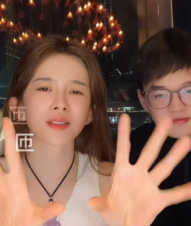 赵樱子直播聊小男友，姐弟恋甜到齁了！一开口就扔炸弹：“我谈了个小男朋友，比我