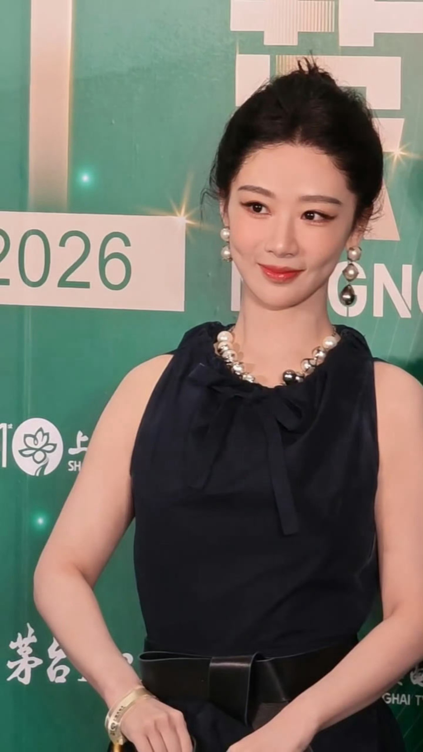 杨紫大花青衣气质越来越端着大气了果然还是红气养人啊有底气就是不一样杨紫这已经