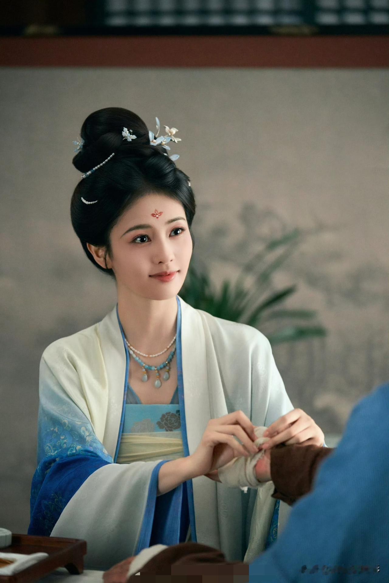 白鹿、丞磊主演的《莫离》开播近十天，不少网友吐槽剧集毫无出圈水花，讨论度低迷。虽