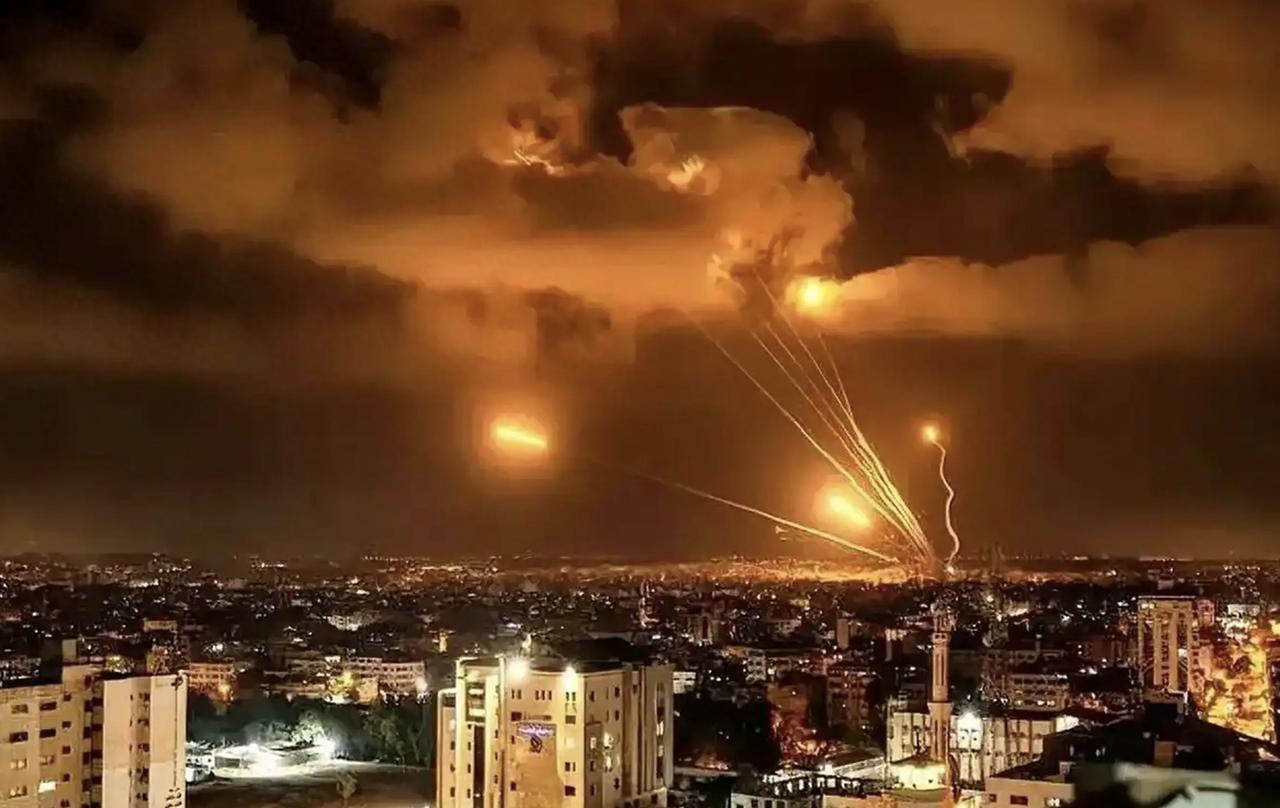 美国这回是彻底被打痛了，领馆被炸，雷达、战机被毁，伊朗的导弹，让全世界看清楚了美