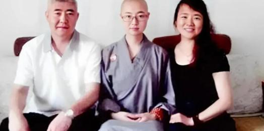 2008年，山东一名19岁的大学生梦见佛祖对他说：“你是我座下童子，该回来了。”