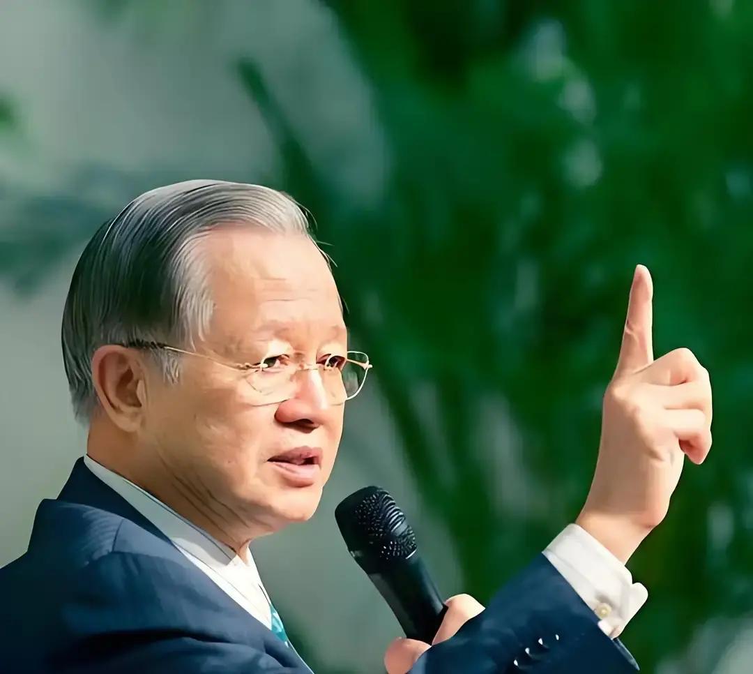 曾仕强把“坤道错乱”四个字讲成家庭危机，被短视频剪成女人必须低头。其实老爷子