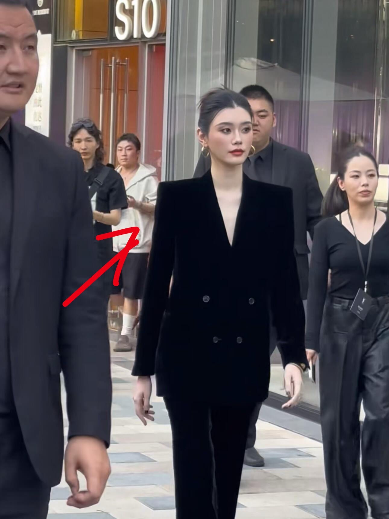 原来黑色和黑色是不一样的,不信你看奚梦瑶