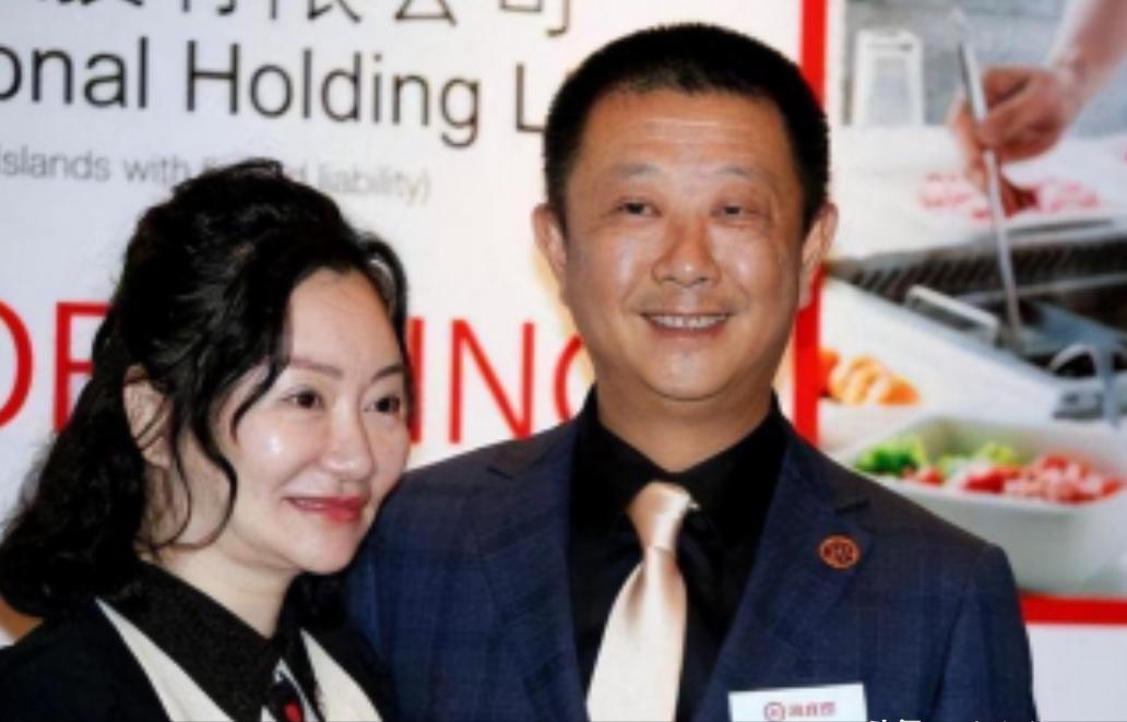 四川一女子为给哥哥还债，不惜陪伴老板24年，没想到老板后来大手一挥，女子身价直接