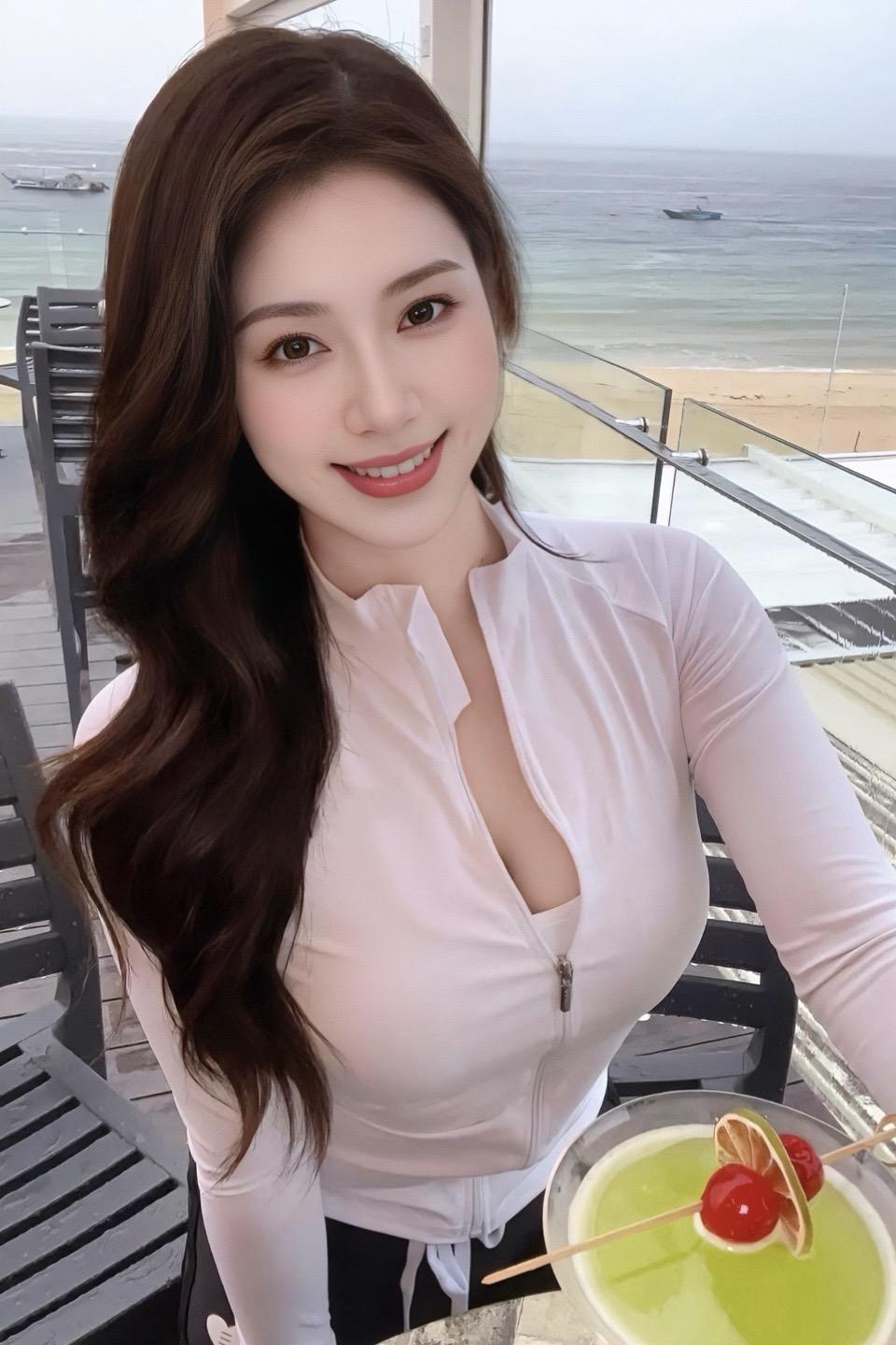 有时候很想辩驳什么，但是突然想到原来对方是这么想我的，于是我沉默。清纯女神气