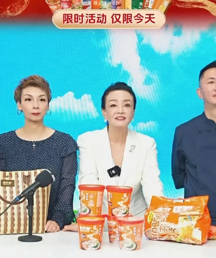 近日，张兰团队在快手直播卖货，被黑子笑以苛，黑作家投诉了，但是快手平台没有封张兰