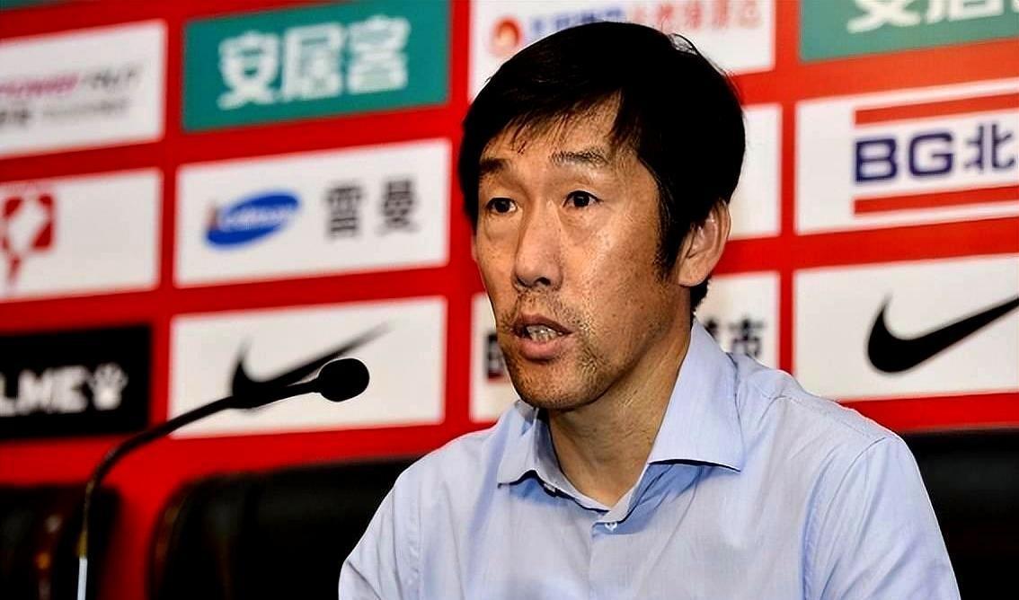 北京国安主教练拉米罗已经下课，带领他的教练团队离开中国，目前北京国安主教练位置空