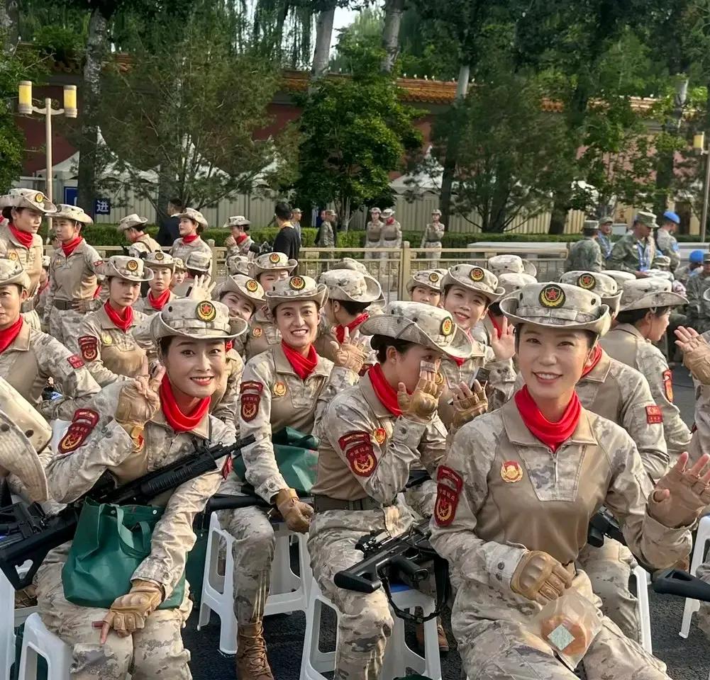 能够参加9.3阅兵，对这些女民兵来说，不单单是个人与家庭的一种荣耀，而是为自己人