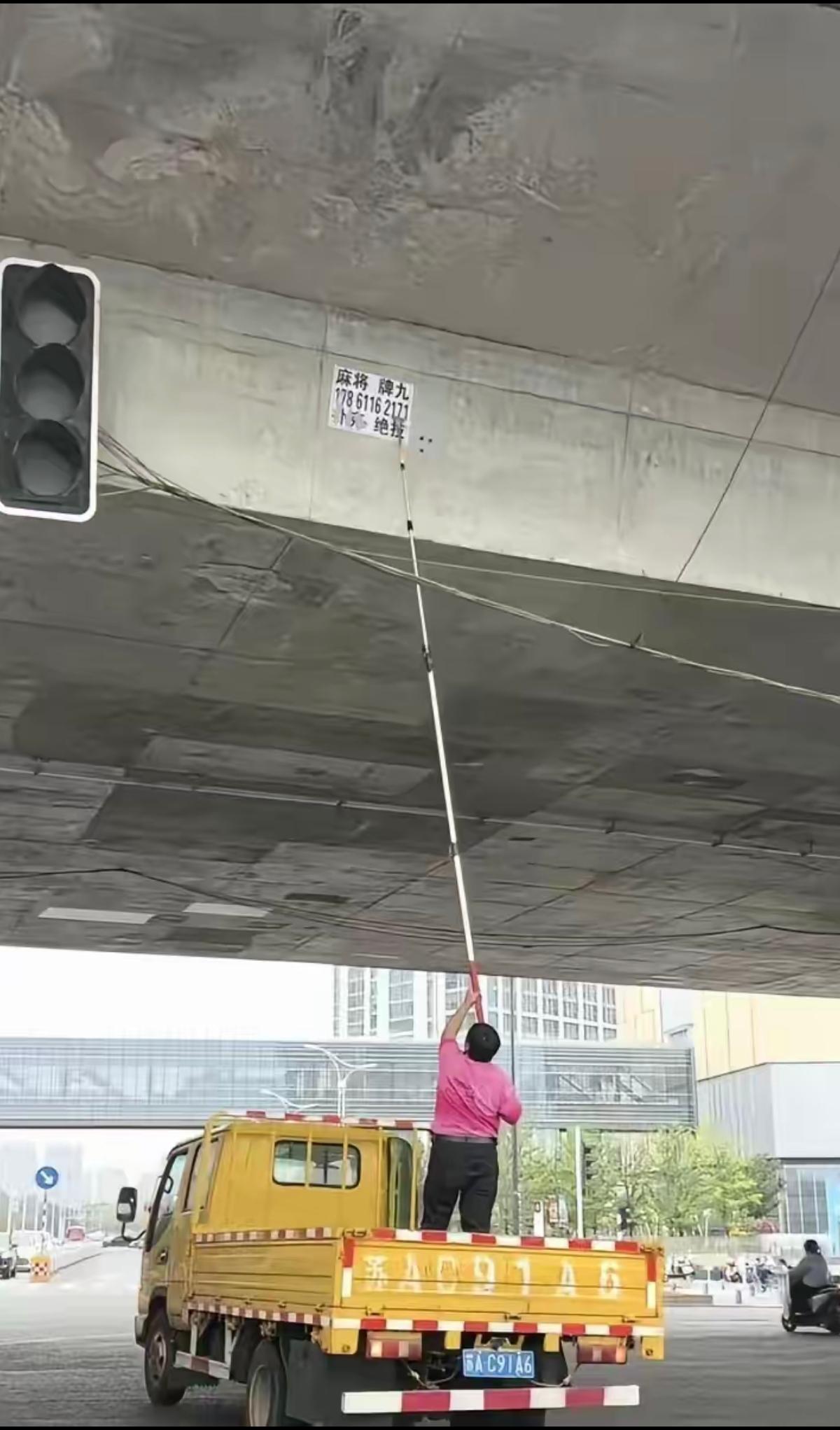 怎么上去的，怎么下来。