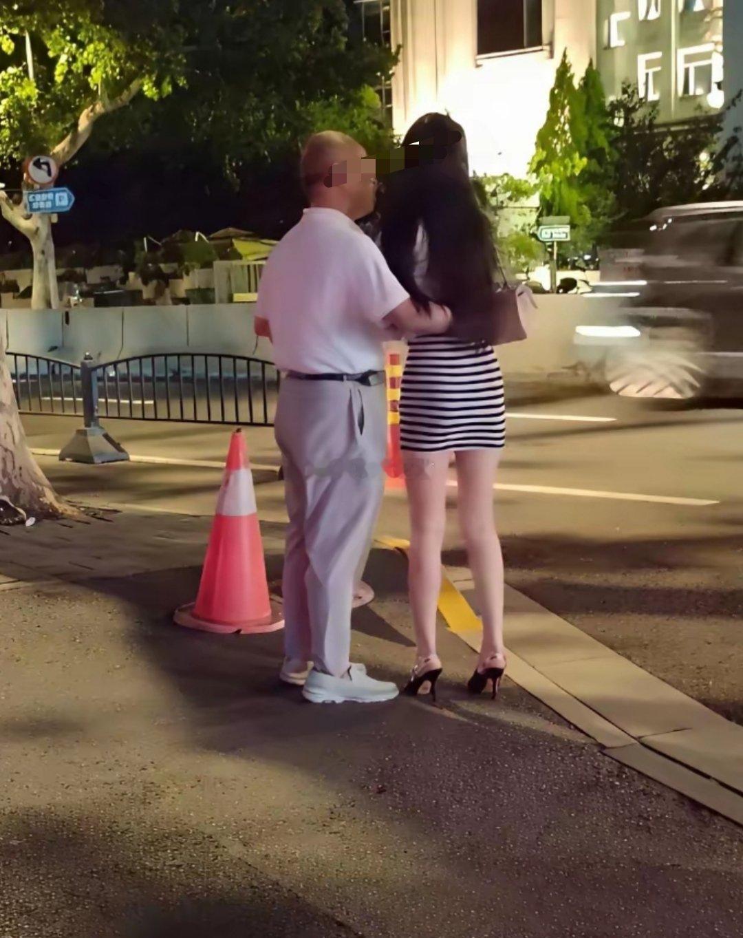 只要是真爱，没什么好指责的。