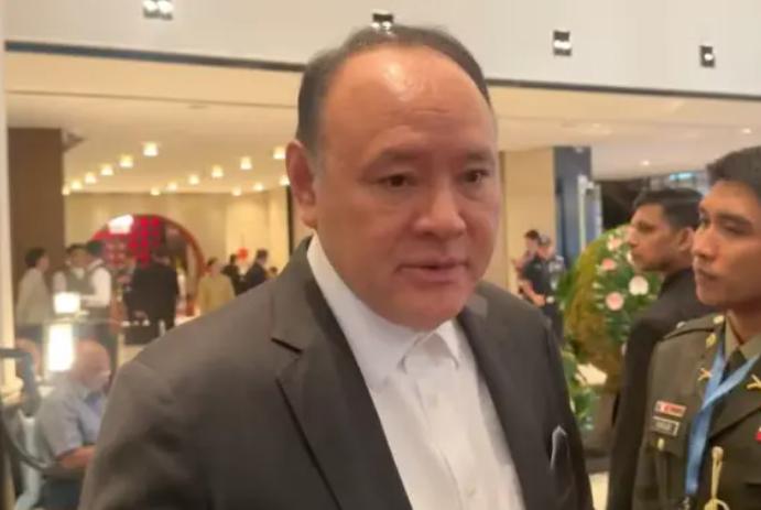 菲律宾又演两面人了。10天前防长特奥多罗在香会上跳着脚骂中国，结果6月7日中菲友