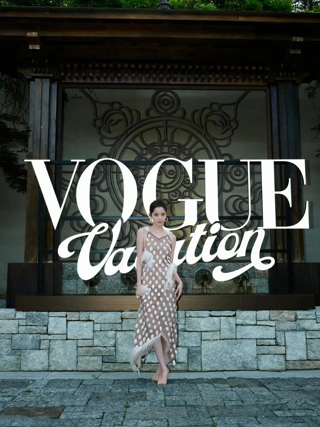 欧阳娜娜[玫瑰]《VOGUE》新造型，果然是——一有机会就不穿鞋（jio上绑珍珠