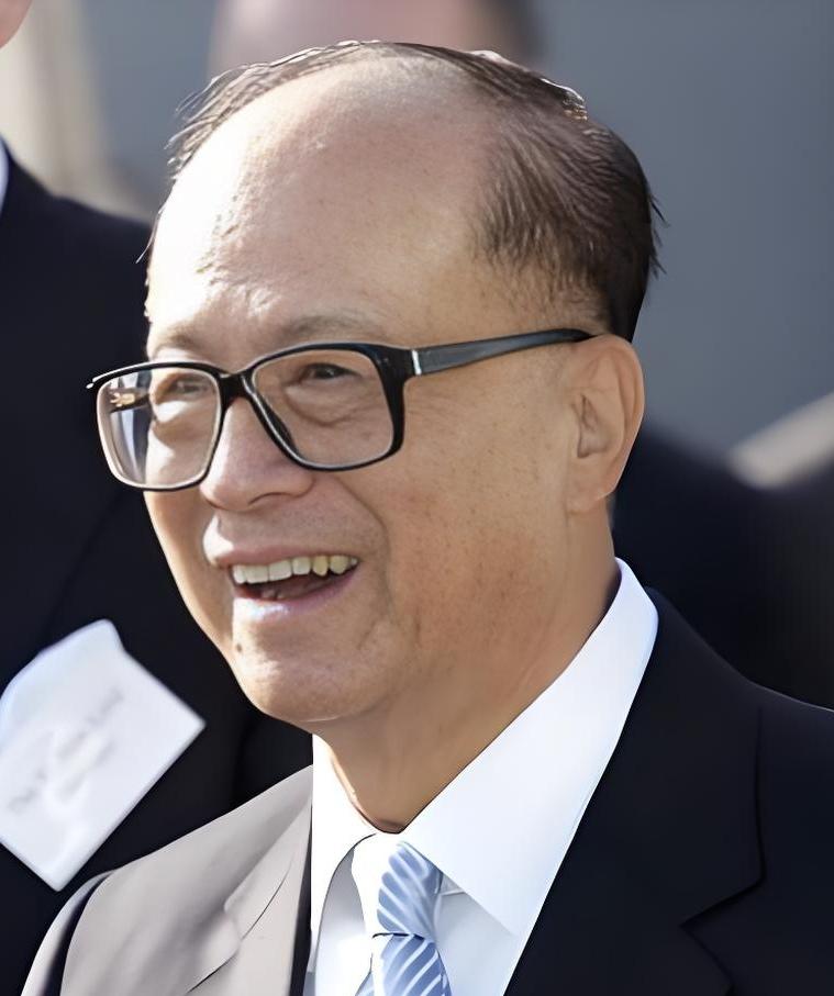 李嘉诚财富名言：钱可以用，但不可以浪费。简评：这句话不是教我们抠门，而是分清