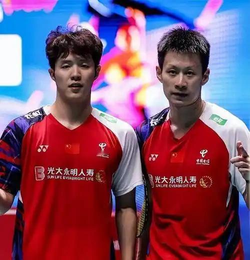 何济霆为自己的不慎言行被内部调查，缺席了2025年4月起至今的所有国际羽毛球重大