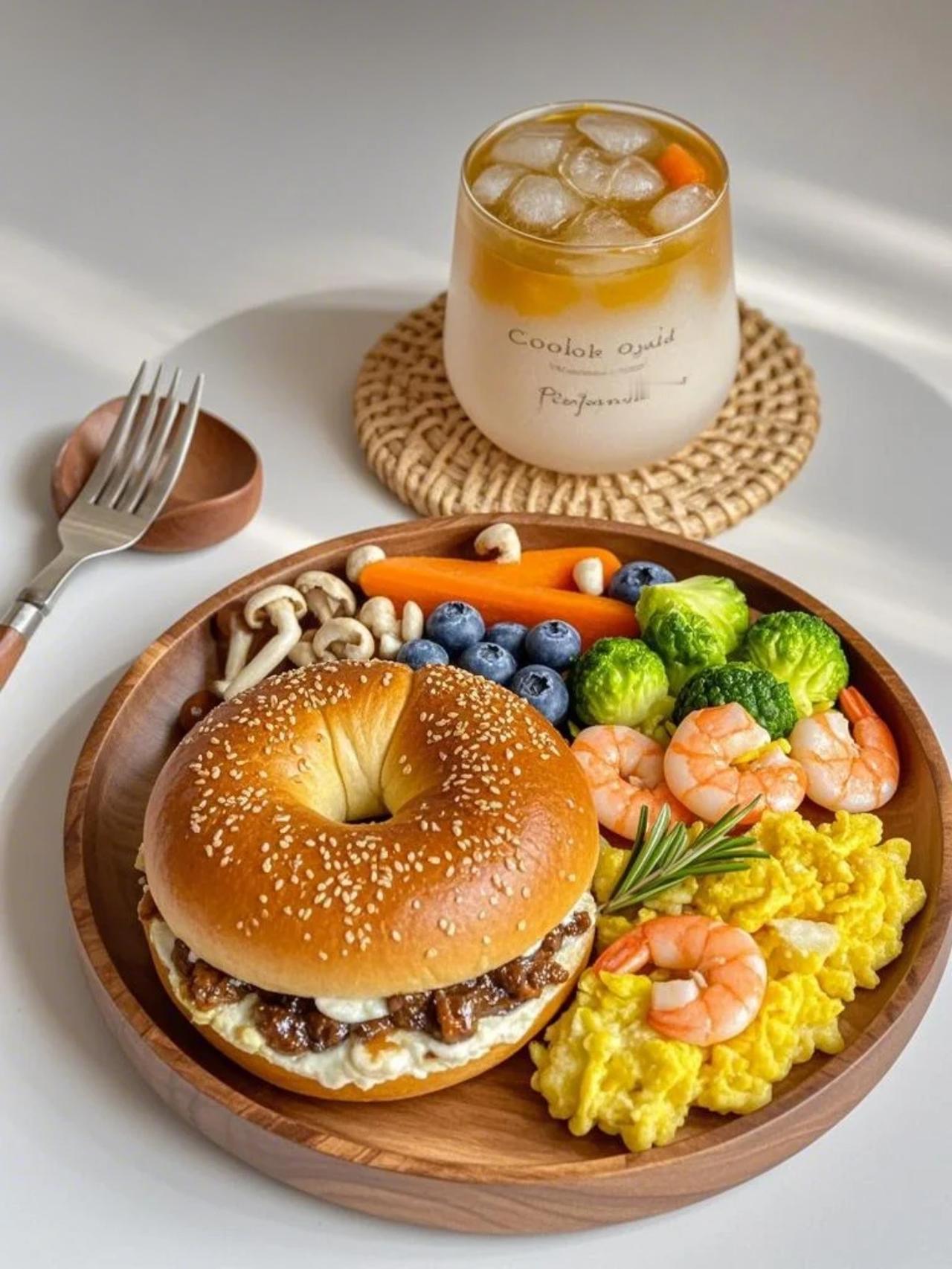 少吃，真的会改命。不信你坚持一段时间，就知道这句话有多实在。很多人把少吃当