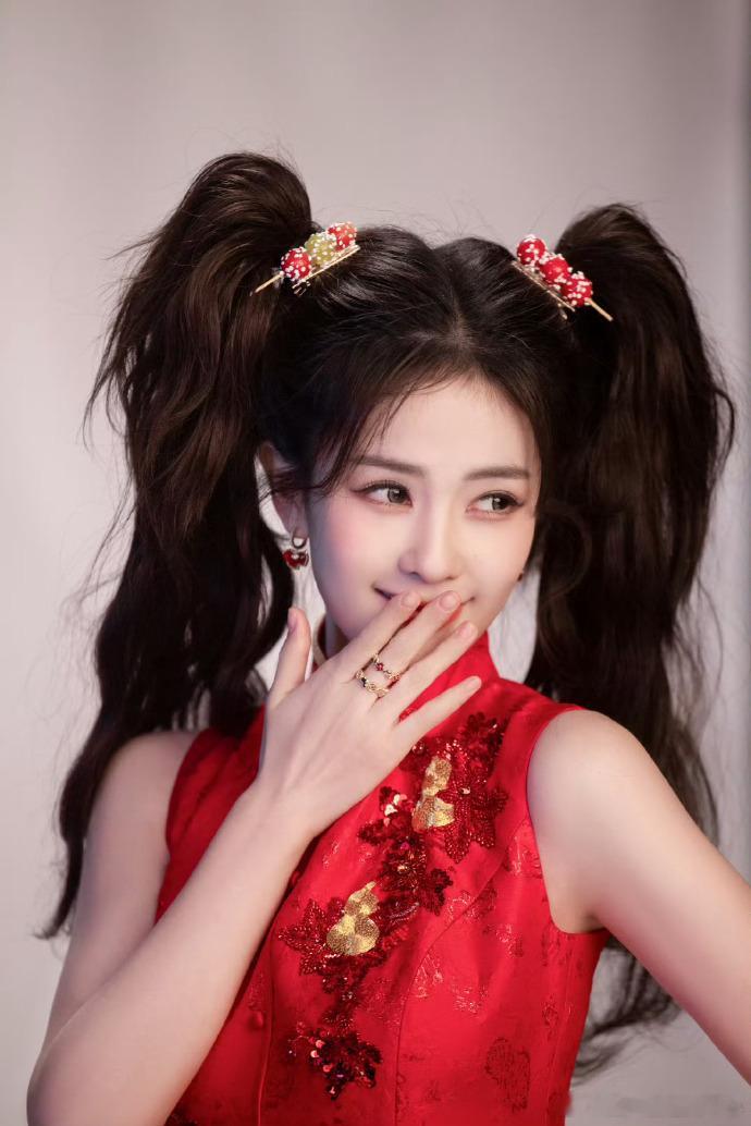 1.白鹿超珍惜粉丝的心意，粉丝寄的手写信她都会亲自逐字看，哪怕工作忙到身心俱疲，