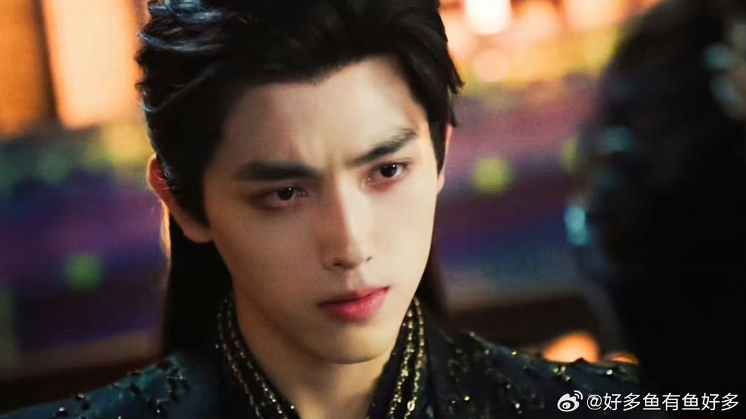 陈飞宇这段表白夯爆了白日提灯段胥对贺思慕的爱，热烈到不怕烧着自己。他说“我从生