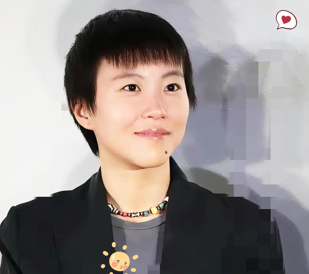 窦靖童被问“有三位爸爸”的回答，直接撕开了血缘绑架亲情的伪命题！一句“李亚鹏是